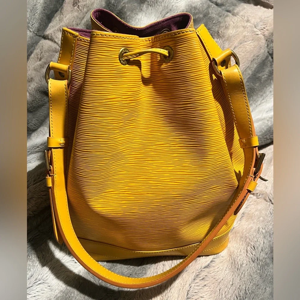 šLouis Vuitton Yellow Noe GM - Picture 2 of 9
